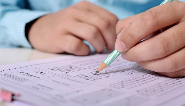 Изпитът продължава 40 минути и включва 11 задачи