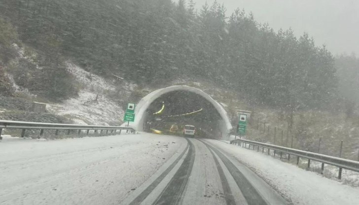 Десетки километри задръстване се образува в посока София Десетки километри задръстване се образува в посока София