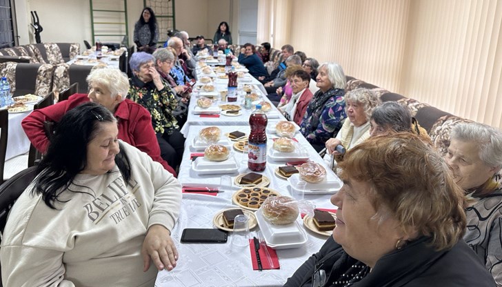 Заместник-кметът Димитър Недев благодари на персонала за "уроците по доброта и съпричастност"