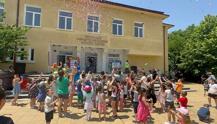 Областният управител Драгомир Драганов ще се срещне с самодейците и ще обсъди предизвикателствата им Областният управител Драгомир Драганов ще се срещне с самодейците и ще обсъди предизвикателствата им