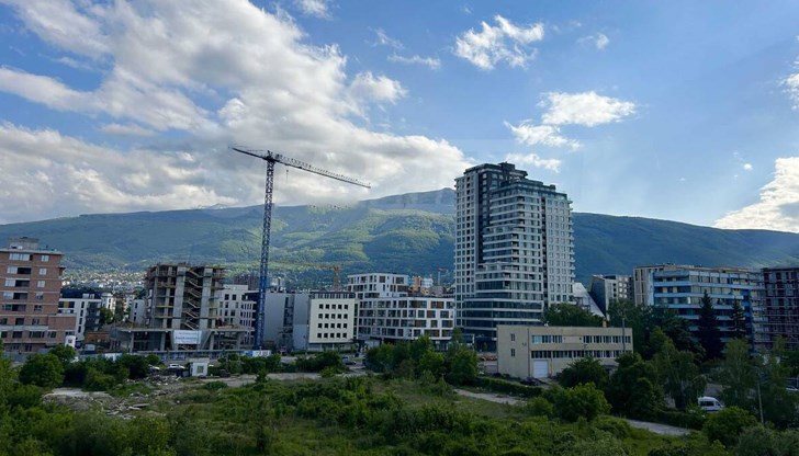 Столицата се изправя пред хаос с паркирането и риска от наводнения