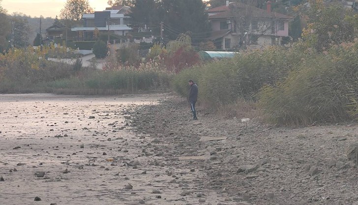 Кметът обяснява нуждата от дълготрайно изпускане, докато се търси решение от София