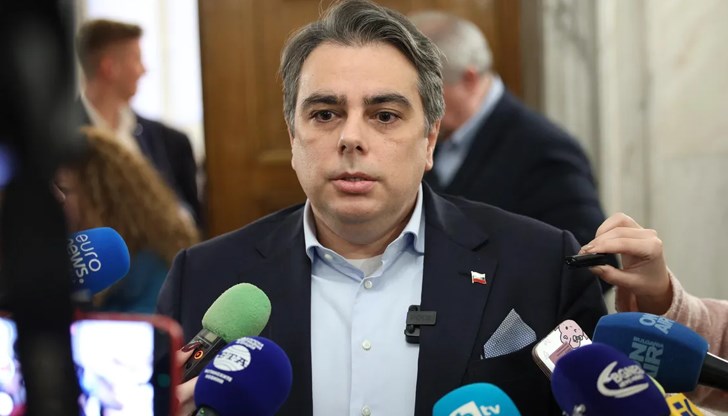 Лидерът на ПП предупреди в Сливен за възможни проблеми със захранването, ако Лукойл не бъде продаден