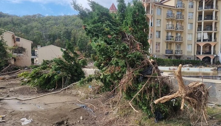 Кризисни щабове работят денонощно след трагичните наводнения от началото на октомври