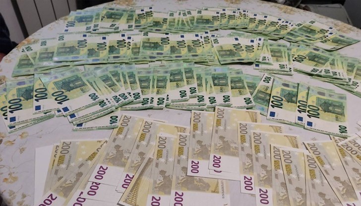При три акции в София са задържани шестима души с неистински евро и левове