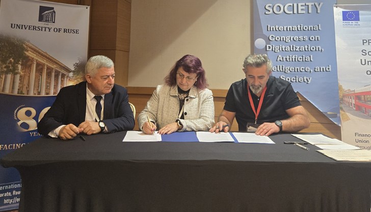 Академик Христо Белоев и доц. Десислава Атанасова подписаха меморандум за сътрудничество на конгрес в Турция