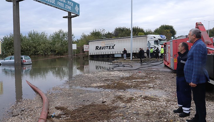 Над 200 литра дъжд за три денонощия наложиха денонощно следене на речните корита
