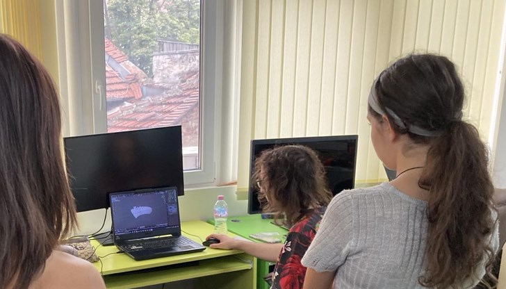 Участниците ще работят с хардуер и софтуер от висок клас