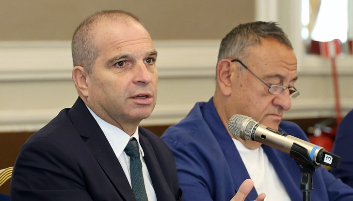 Вицепремиерът поднесе извинение за рекета на чуждестранни превозвачи Вицепремиерът поднесе извинение за рекета на чуждестранни превозвачи