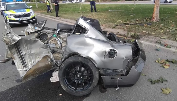 Двама шофьори са участвали в опасна гонка, единият избяга след удара