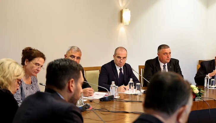 Вицепремиерът предложи изграждане на автомагистрала "Черно море" и четвърти мост над Дунав при Силистра Вицепремиерът предложи изграждане на автомагистрала "Черно море" и четвърти мост над Дунав при Силистра