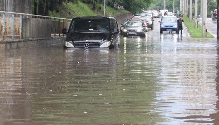 Пенчо Милков: Екипи работят денонощно по стотици сигнали от граждани и фирми Пенчо Милков: Екипи работят денонощно по стотици сигнали от граждани и фирми