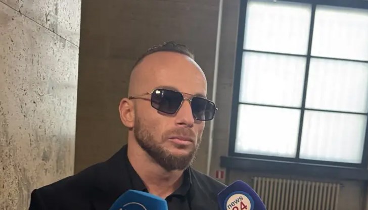 Гръцкият модел отрече участие в насилието, твърди, че е хетеросексуален