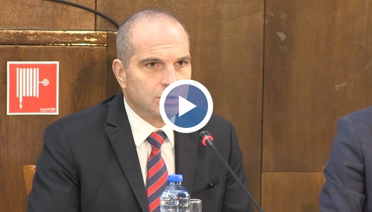 Инвестицията включва над 100 км нови оптични трасета