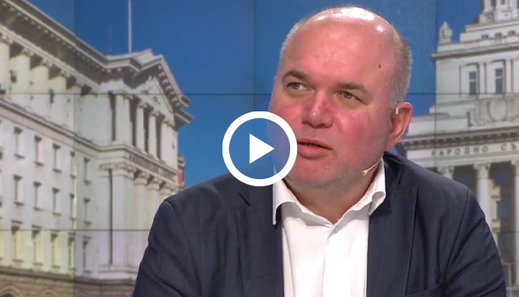 Панев очаква по-послушен председател на парламента вместо Киселова