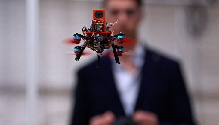 Малките роботи използват ехолокация за навигация в тъмни и задимени пространства