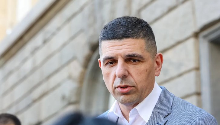 Депутатите не могат да минават покрай кабинета на Делян Пеевски