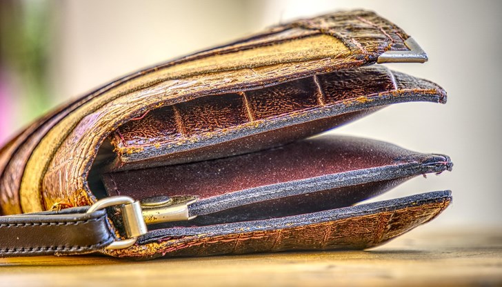 Общата стойност на откраднатата сума възлиза на около 100 лева Общата стойност на откраднатата сума възлиза на около 100 лева