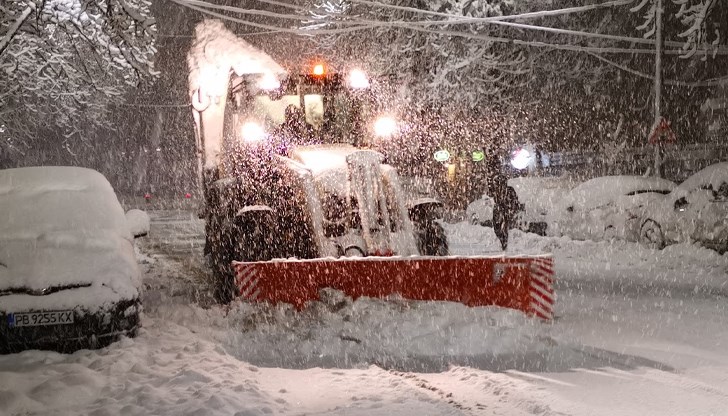 37 снегопочистващи машини ще поддържат над 500 километра пътища в региона