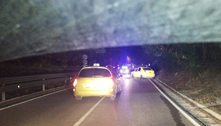 Движението се пренасочва по обходен маршрут