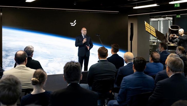 Президентът участва в откриването на нов космически център на ЕндуроСат Президентът участва в откриването на нов космически център на ЕндуроСат