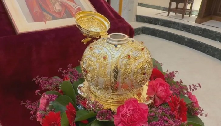 Митрополит Антоний отслужи тържествена литургия в българския храм "Св. Иван Рилски"