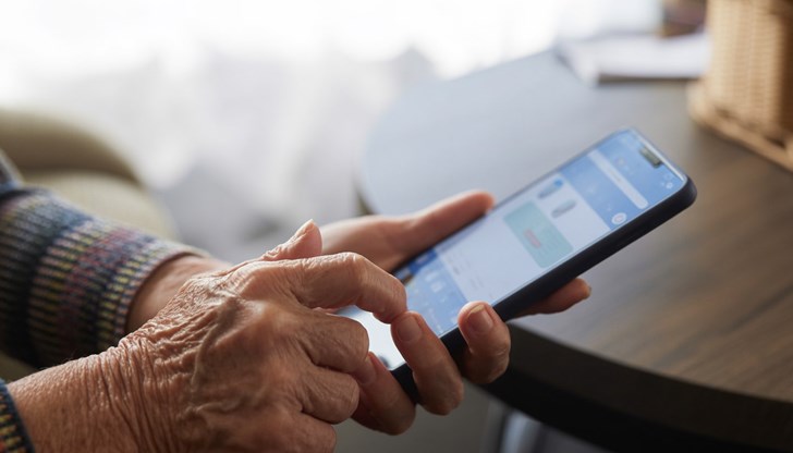 Граждани получават обаждания и съобщения с призиви да променят банковите си сметки