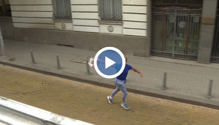 Мъжът пробяга отсечка с дължина около 1 километър