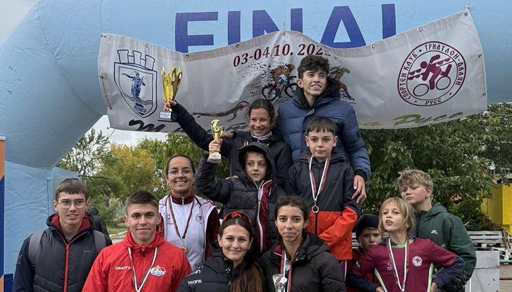 Спортен клуб „Триатлон Далян" триумфира с два златни, четири сребърни и четири бронзови отличия