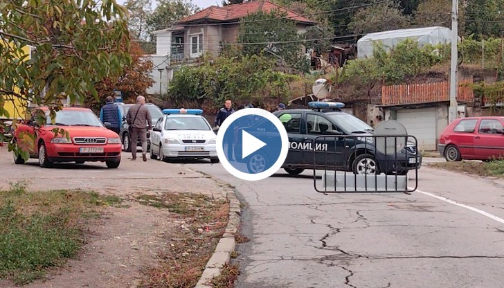 Хората се колебаят дали да напуснат домовете си заради възрастни и болни родители