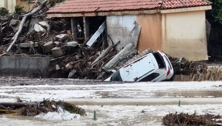Царево поиска помощ от военните за взривяване устието на река Велека