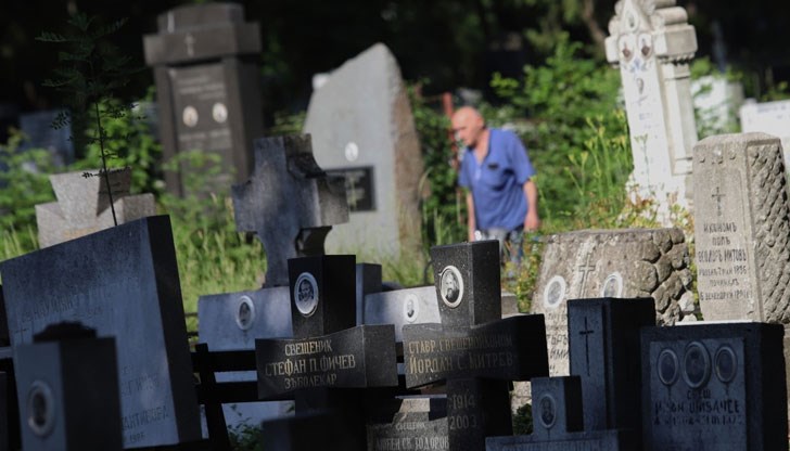 Броят на починалите лица надхвърли 100 000 през 2024 година