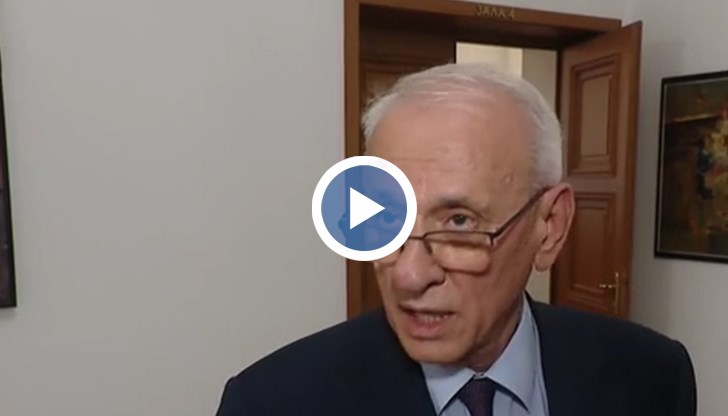 Здравният министър отказа да се извини за думите си, че "здравната система не се крепи на младите лекари"