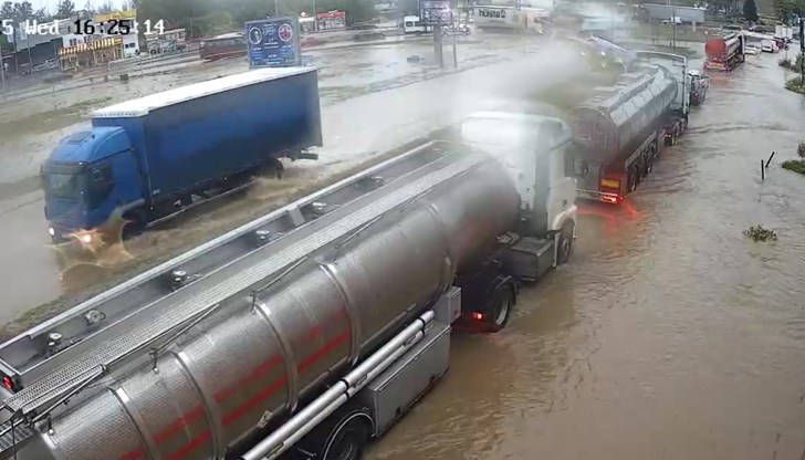 От 16:20 часа превозното средство ще се движи по алтернативен път От 16:20 часа превозното средство ще се движи по алтернативен път