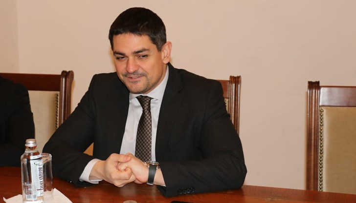 Радостин Василев: Борисов и Пеевски трябва да останат извън властта Радостин Василев: Борисов и Пеевски трябва да останат извън властта