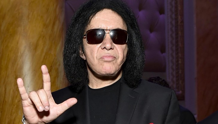 Рок легендата от KISS е изписан от болницата и се възстановява у дома след като е припаднал зад волана Рок легендата от KISS е изписан от болницата и се възстановява у дома след като е припаднал зад волана