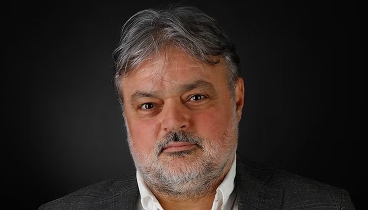 Чавдар Енчев (ЧоЧо) е родом от село Кацелово и стартира кариерата с в Русе