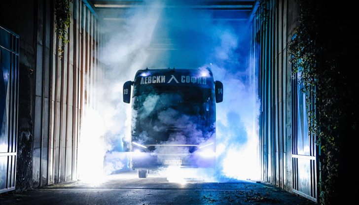 Луксозното возило Setra разполага с 35 места и пълен комплект