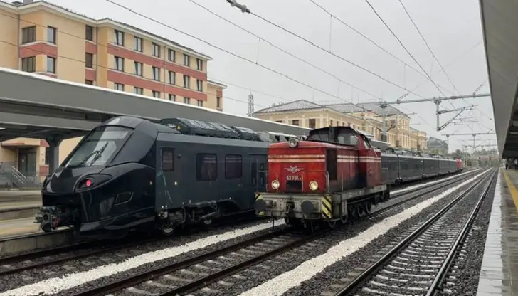 Модерната мотриса е собственост на Румъния и повдига въпроси за