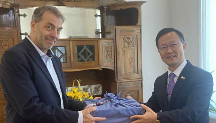 Донг-бе Ким се срещна с проф. Николай Ненов за обсъждане