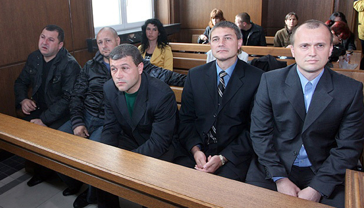 Полицаите лежаха 8 месеца в затвора за умишлено убийство, но