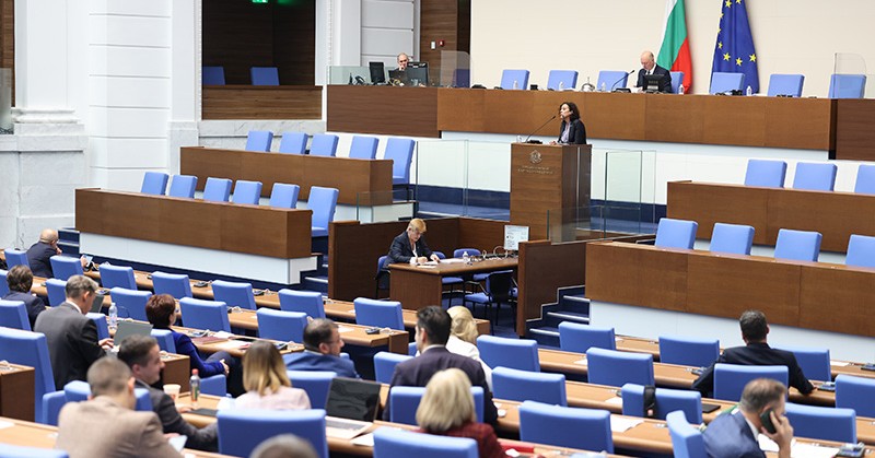 Народният представител подкрепи протеста на граждани пред НС срещу неточните
