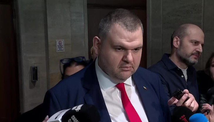 Лидерът на ДПС критикува остро президента Радев и иска оставката