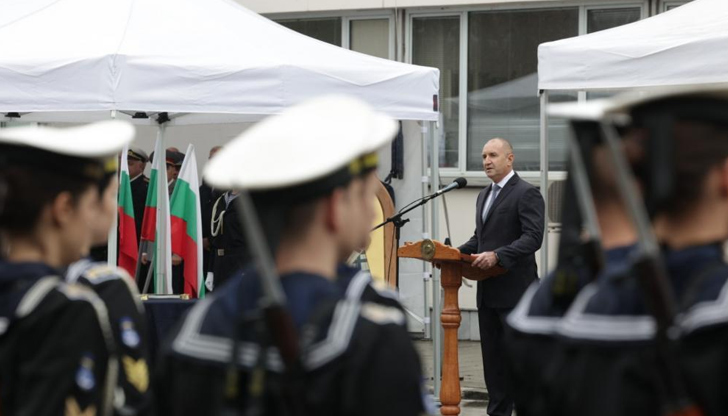 Президентът участва в церемония по дипломирането на третия випуск лекари