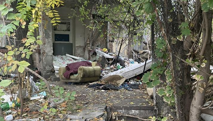 Граждани сигнализират за опасно състояние на сграда на ул. П.