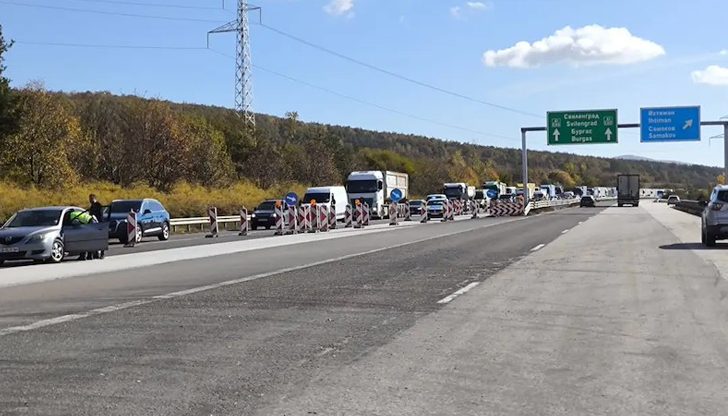 Ремонтът на участъка и техническата повреда предизвикаха колони в двете