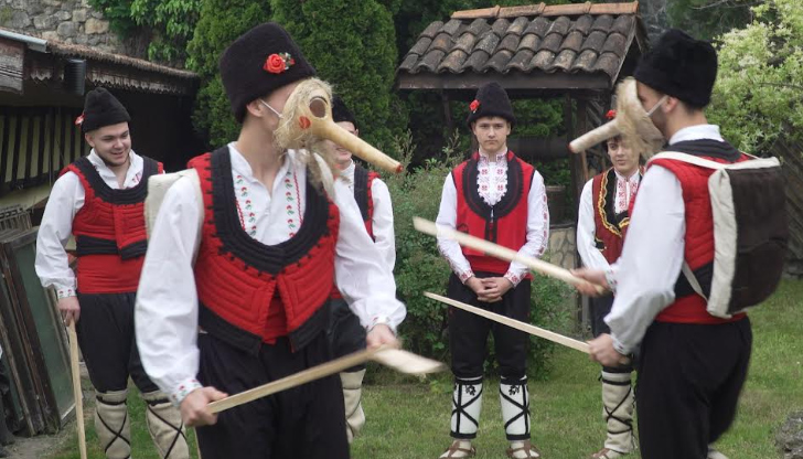 Посетителите ще видят обредното животно Татунчо и ще гледат премиерата