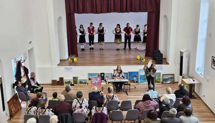 Днес библиотеката е по-богата от всякога и отново посреща читателиИзгорялото