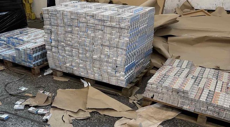 Контрабандата на над 307 000 кутии е била укрита в