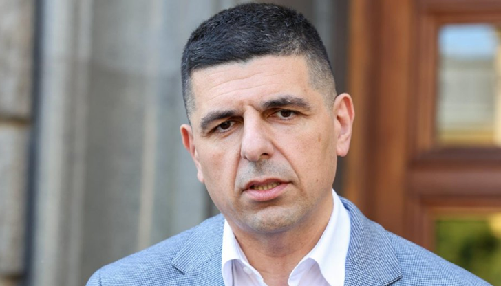 Лидерът на Да, България обвини премиера в зависимост от магната